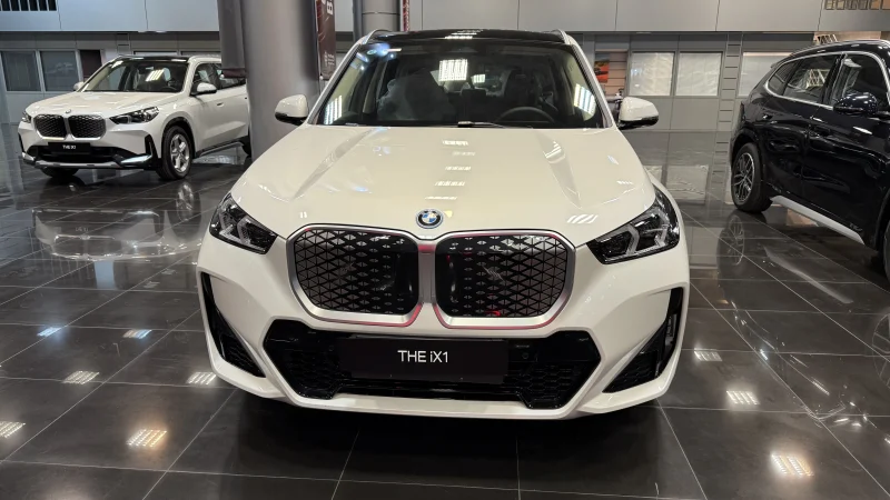 ب‌ام‌و iX1-اتومدیا