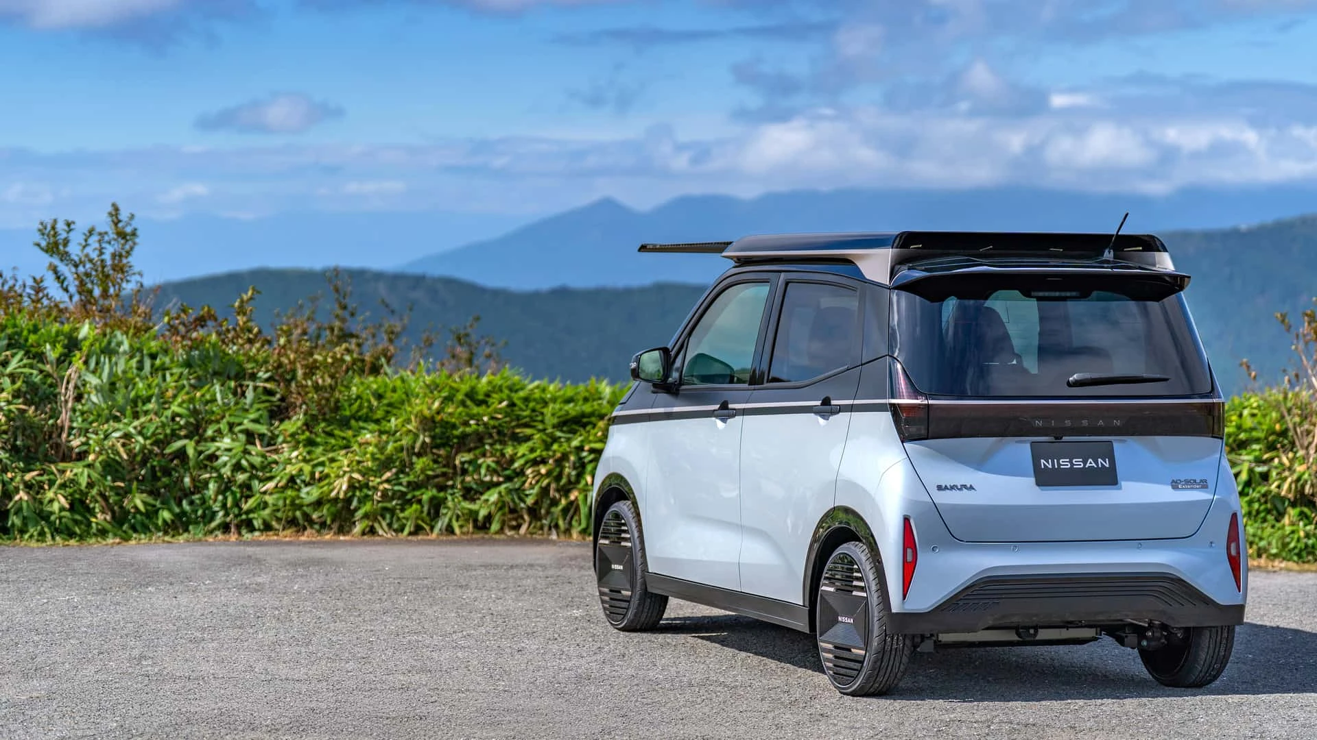 نیسان ساکورا