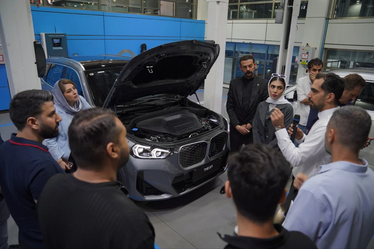  BMW iX1