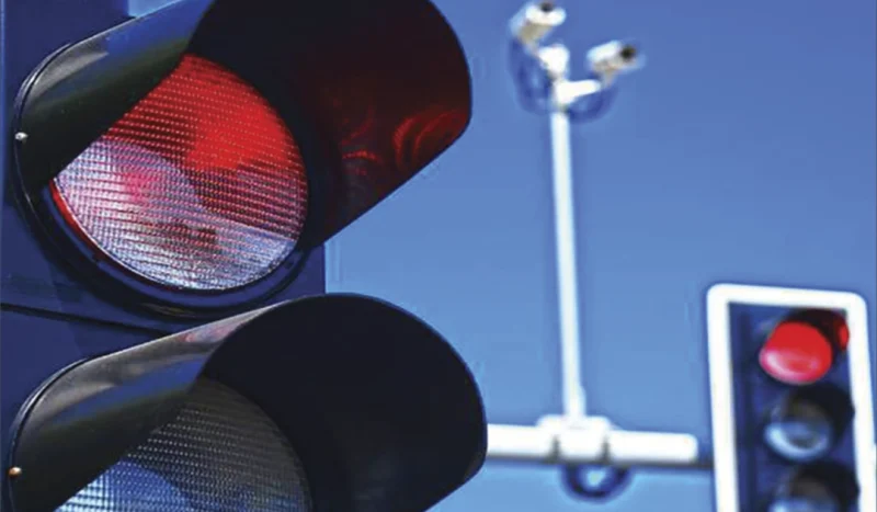 تخلف عبور از چراغ قرمز