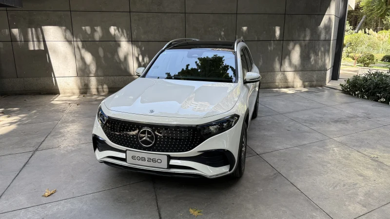 مرسدس بنز EQB 260