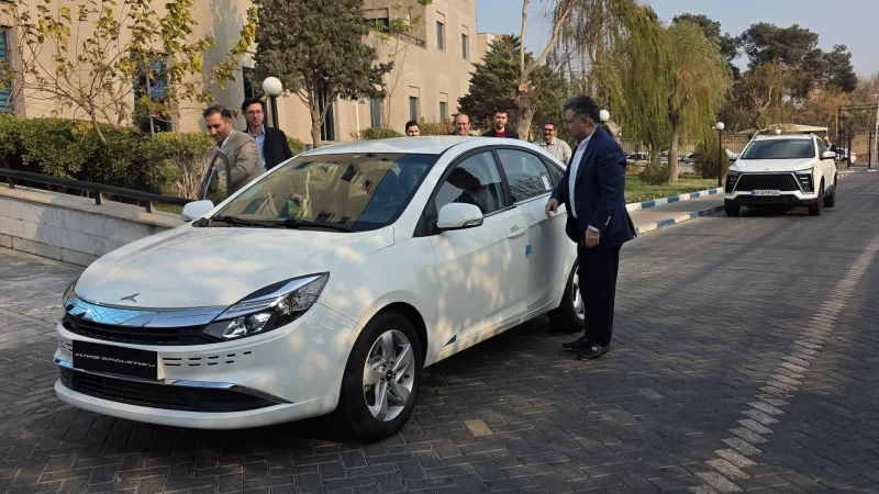 بازدید مدیر عامل کرمان موتور از سدان هیبرید ملی ایگل