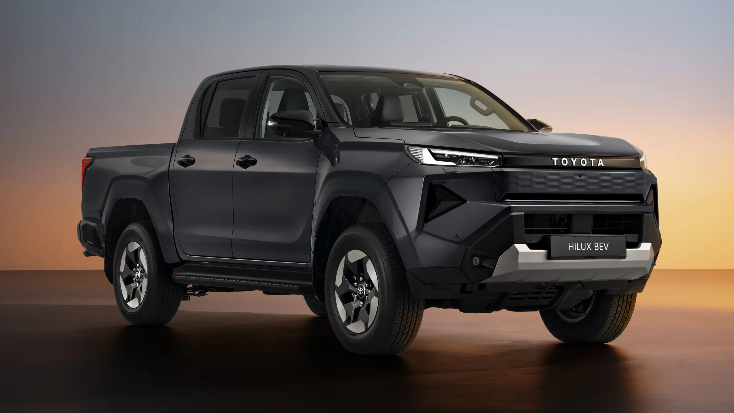 تویوتا هایلوکس برقی