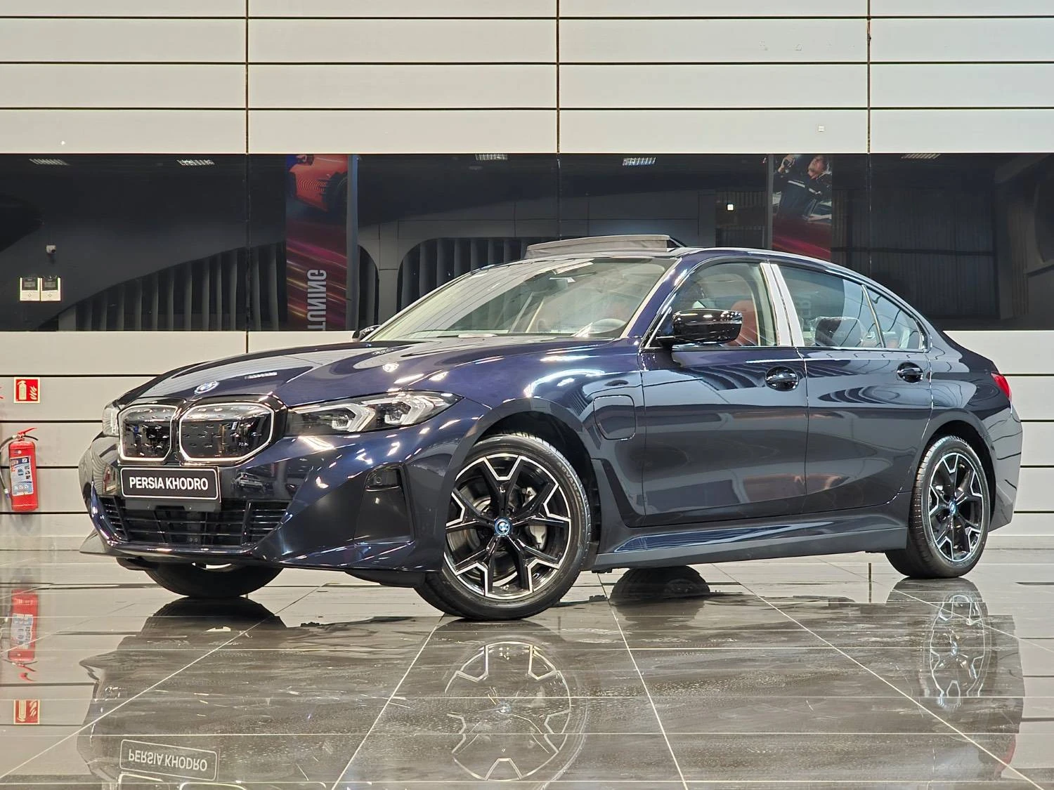 i3